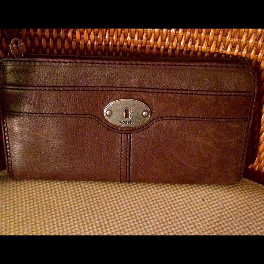 Fossil Maddox Zip Clutch Wallet